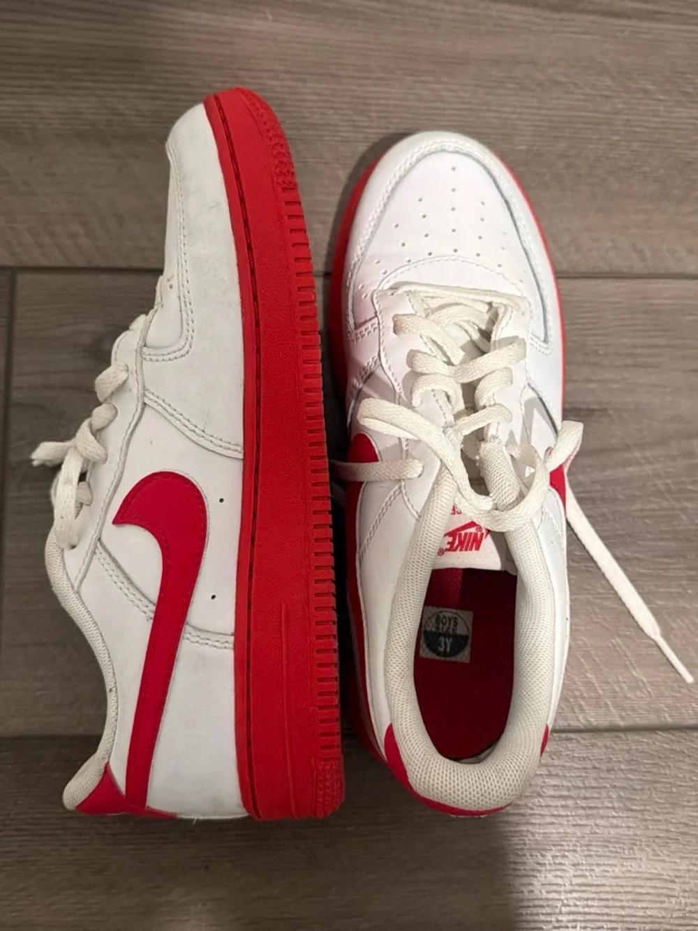 Nike Kids White & Red Low-Top Sneakers